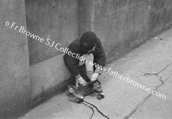 STREET SCENE CHILD CHANGING SHOES